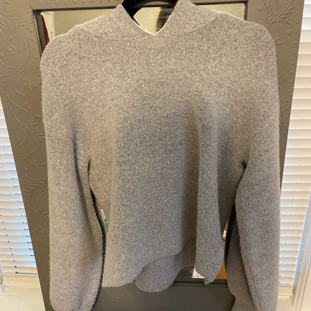 grey forever 21 sweater hoodie with balloon sleeve